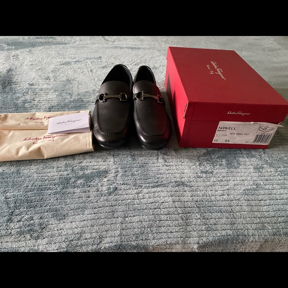 Salvatore Ferragamo Nero Pebble Calf Mens Loafers